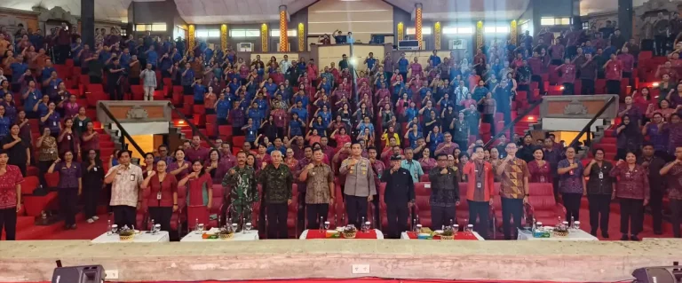 Bupati Buleleng I Nyoman Sutjidra menegaskan peran strategis kepala sekolah sebagai agen perubahan dalam mendorong pendidikan yang berintegritas, inovatif, dan ramah lingkungan.