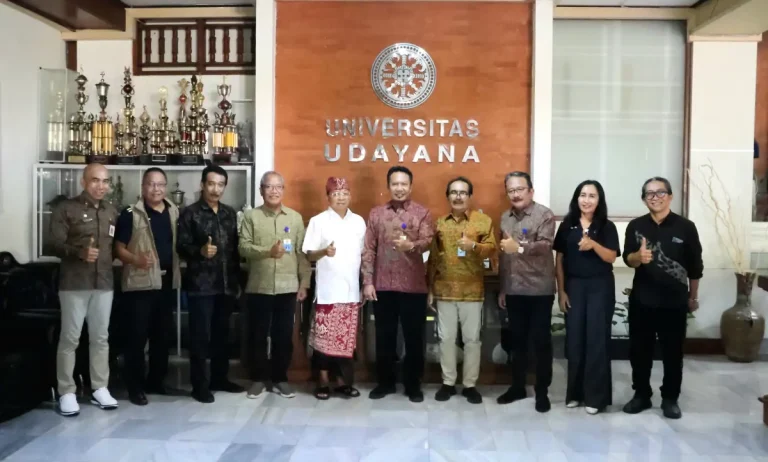 Gubernur Bali Wayan Koster menugaskan 3.362 mahasiswa Universitas Udayana yang mengikuti KKN untuk mendata keluarga miskin, infrastruktur rusak, dan potensi desa guna mendukung program pembangunan tepat sasaran tahun 2026.