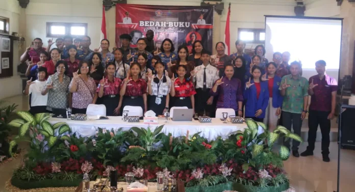 Dalam rangka Hari Lahir Pancasila dan Bulan Bung Karno, DAPD Buleleng menggelar bedah buku *Cinta Tidak Kenal Takut* untuk menginspirasi generasi muda lewat sastra dan semangat literasi.