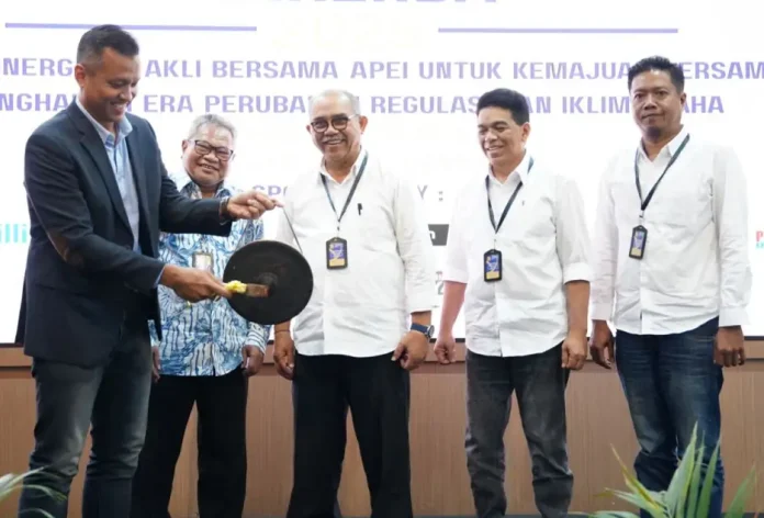 PLN Bersama AKLI dan APEI Percepat Transformasi Energi Ramah Lingkungan di Bali