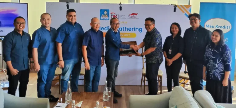 Astra Credit Companies menunjukkan komitmennya mendukung Gerakan Nasional Cerdas Keuangan (GENCARKAN) dengan menggandeng OJK Provinsi Bali