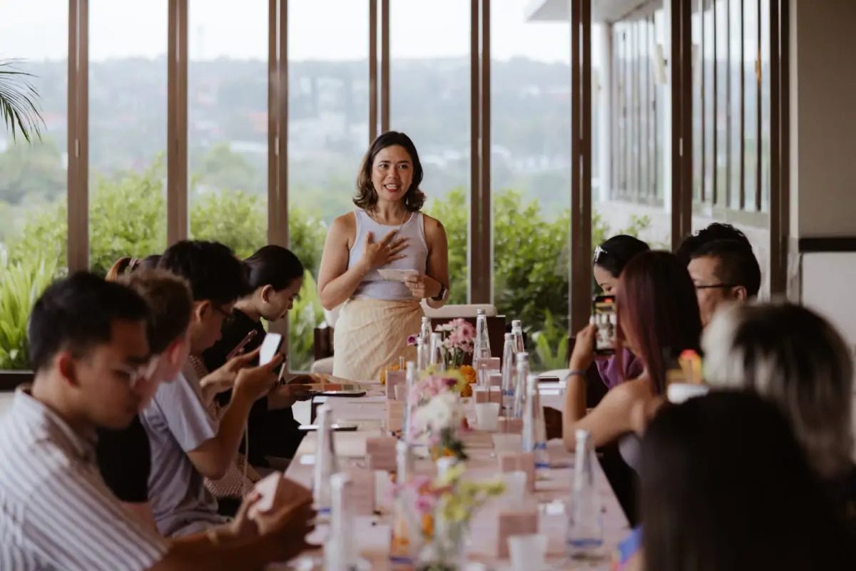 Utama Spice dan Umana Bali rayakan Global Wellness Day 2025 di tebing Ungasan dengan tema #ReconnectMagenta, hadirkan yoga, sound healing, dan peluncuran Yoga Mat Spray sebagai ajakan hidup lebih sadar dan selaras dengan alam.