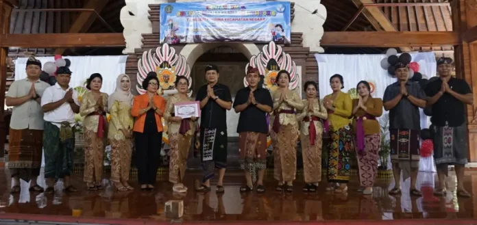 Usulan pengurangan hari belajar menjadi lima hari dalam sepekan untuk jenjang Taman Kanak-Kanak mendapat respon positif dari Bupati Jembrana Usulan pengurangan hari belajar menjadi lima hari dalam sepekan untuk jenjang Taman Kanak-Kanak mendapat respon positif dari Bupati Jembrana