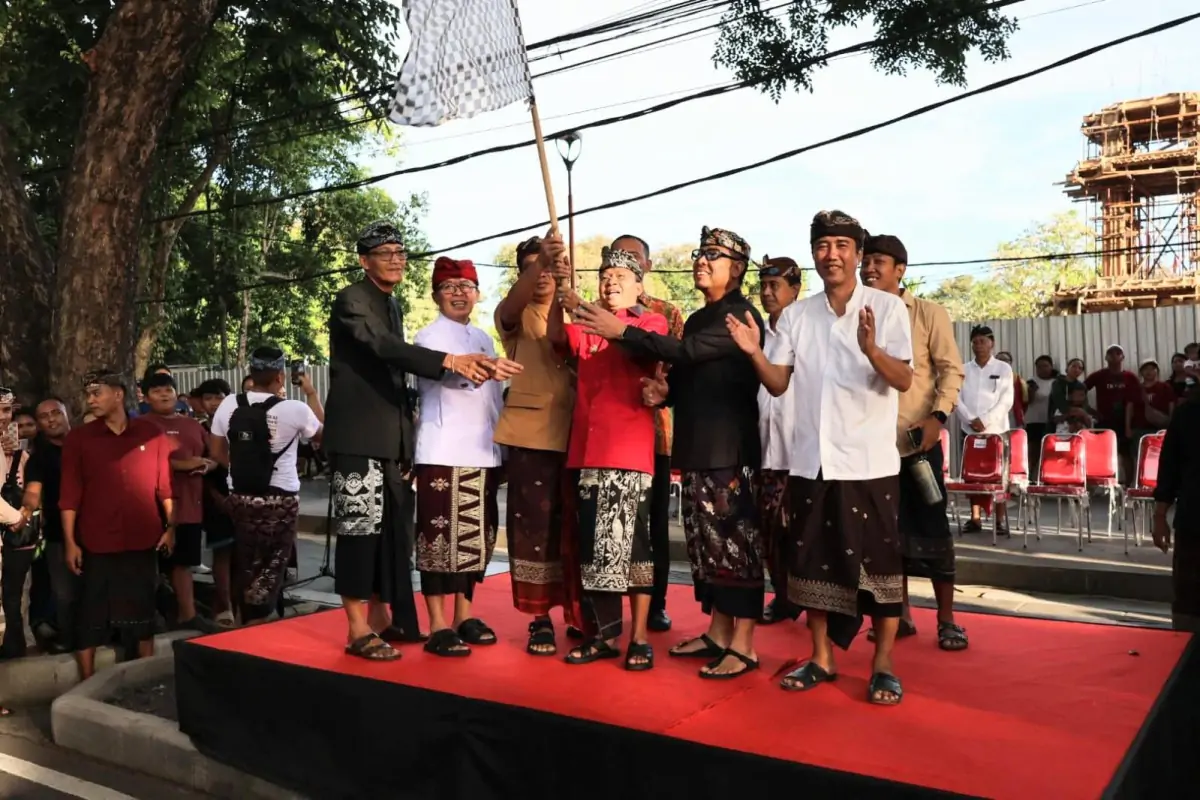 Gubernur Koster Buka Karnaval Pancasila dan Pentas Budaya Nusantara di Titik Nol Denpasar