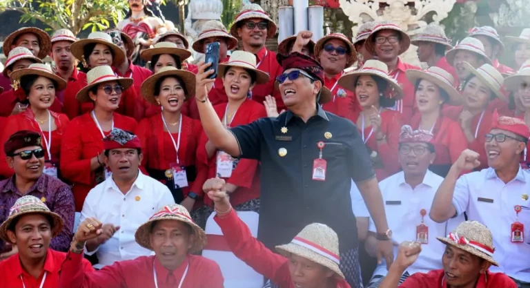Nuansa khidmat menyelimuti halaman Kantor Bupati Tabanan, Kamis (17/7), saat digelarnya Upacara Hari Kesadaran Nasional