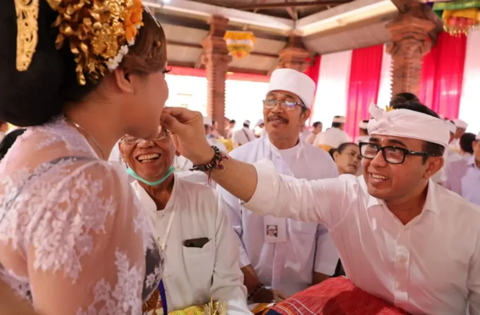 Metatah Massal Desa Dauh Puri Kauh, Wali Kota Jaya Negara Tunjukkan Kepedulian Adat