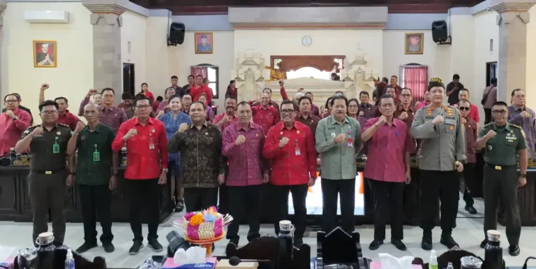 Empat Ranperda penting disetujui Bupati Tabanan dalam Rapat Paripurna DPRD sebagai langkah memperkuat arah pembangunan daerah jangka pendek dan panjang.