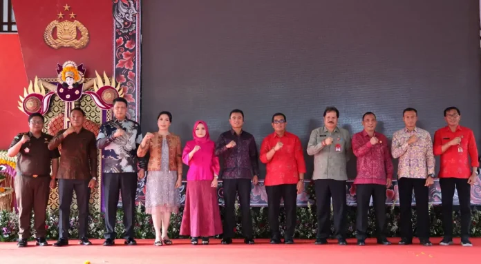 Bupati Tabanan menyambut Kapolres baru dan mengapresiasi kerja keras Kapolres lama dalam menjaga keamanan dan mendukung program pertanian.