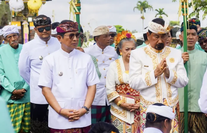 Bupati dan Wabup Badung Hadiri Upacara Bhiseka Ida Cokorda Mengwi XIII di Pura Taman Ayun Bupati dan Wabup Badung Hadiri Upacara Bhiseka Ida Cokorda Mengwi XIII di Pura Taman Ayun