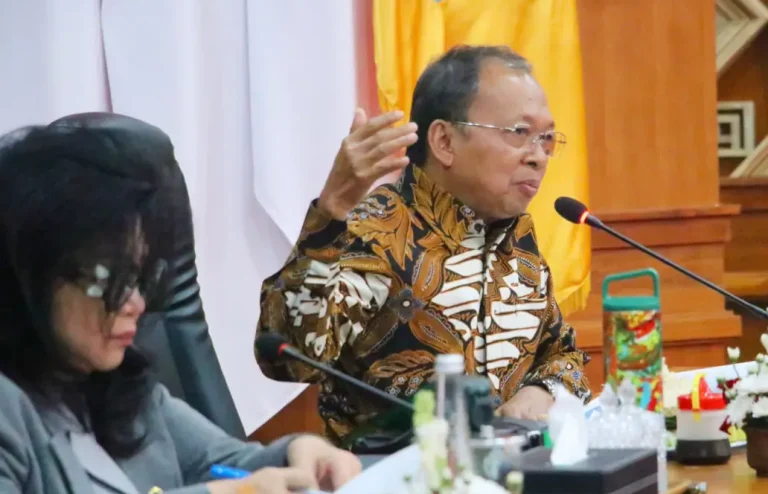 Gubernur Bali Wayan Koster menyambut kunjungan kerja Komisi VII DPR RI yang dipimpin Dr. Evita Nursanty Iqbal di Jayasabha, Rabu 2 Juli 2025.