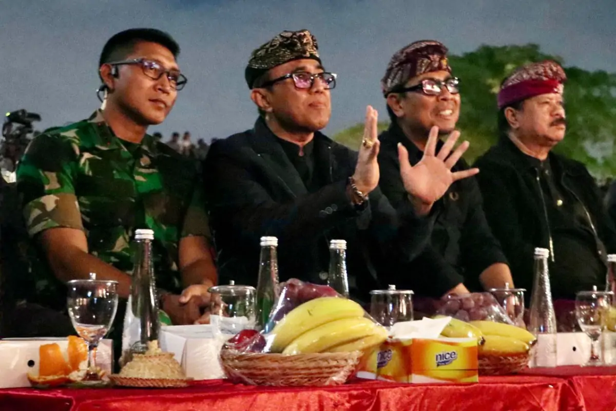 Penampilan ini turut disaksikan langsung oleh Wali Kota Denpasar, I Gusti Ngurah Jaya Negara dan Wakil Wali Kota, I Kadek Agus Arya Wibawa.