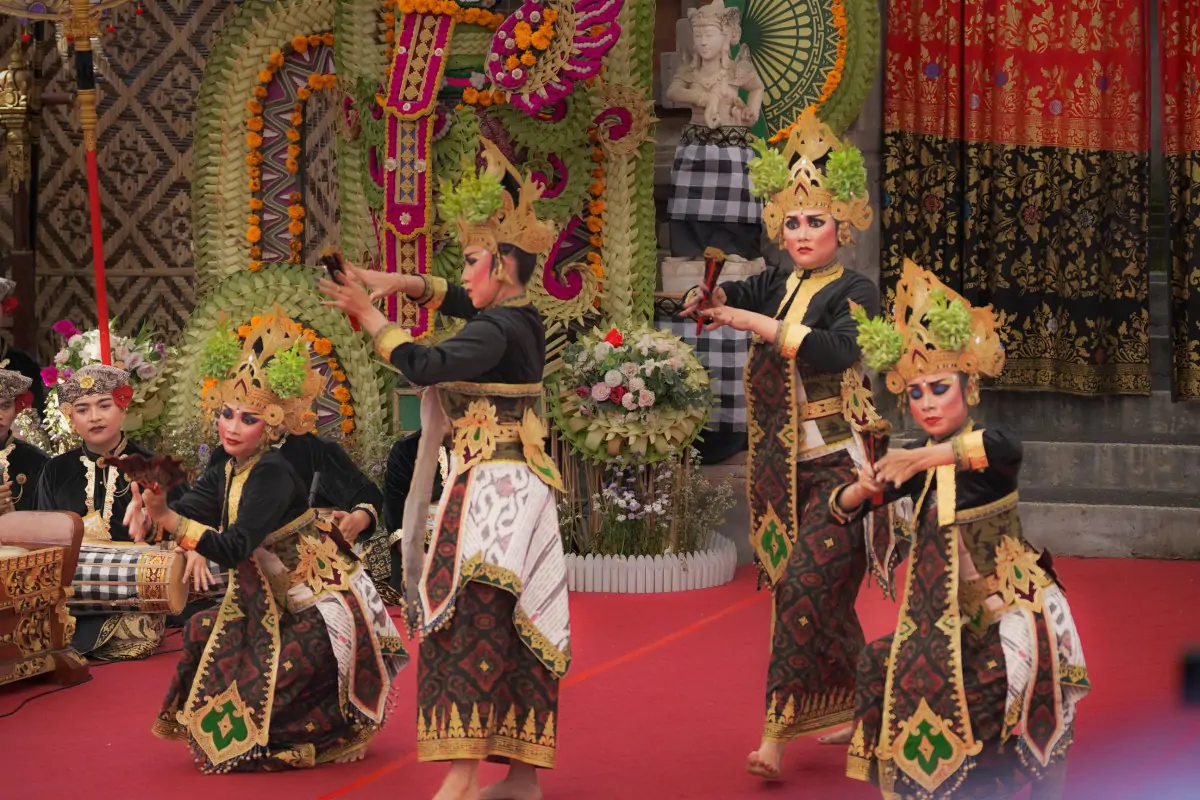 Sanggar Seni Cakup Kaler mewakili Badung di PKB ke-47 dengan menampilkan garapan seni bertema keharmonisan alam semesta, selaras dengan tema “Jagat Kerthi”.