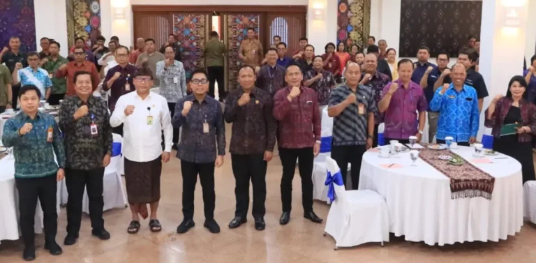 Wakil Wali Kota Denpasar I Kadek Agus Arya Wibawa membuka Sarasehan peringatan ulang tahun ke‑28 Perumda Air Minum Tirta Sewakadarma.