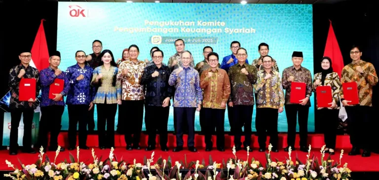 OJK resmi mengukuhkan Komite Pengembangan Keuangan Syariah sebagai bagian dari langkah konkret keuangan syariah di Indonesia.