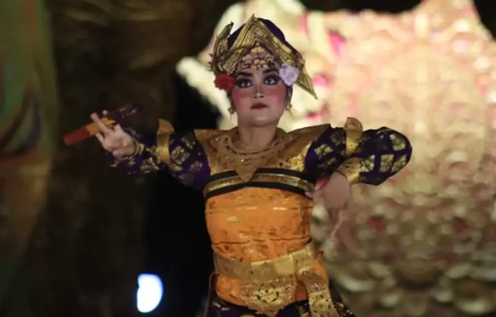 Salah satunya melalui kegiatan sosialisasi Warisan Budaya Tak Benda (WBTB) bertajuk “Melestarikan Tradisi untuk Generasi Masa Depan”