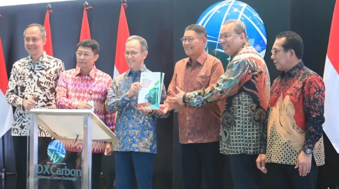 Otoritas Jasa Keuangan (OJK) resmi memperkenalkan buku berjudul “Mengenal dan Memahami Perdagangan Karbon bagi Sektor Jasa Keuangan”