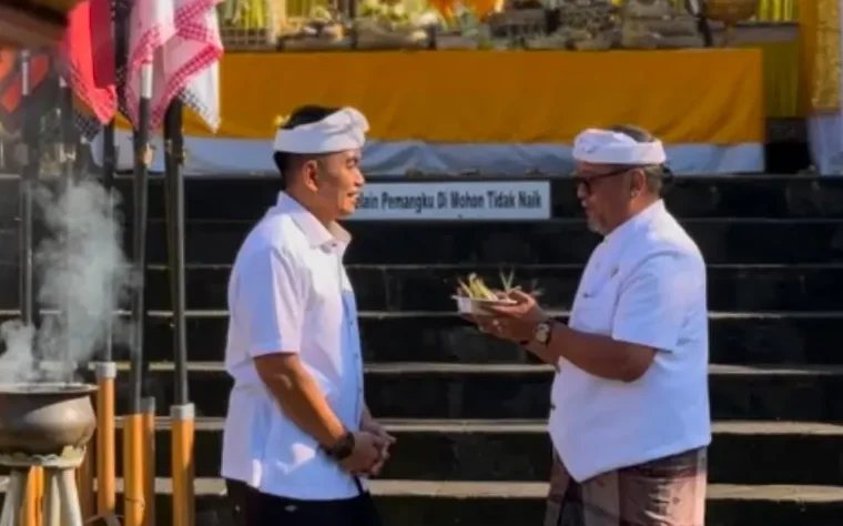 Pemkab Jembrana Laksanakan Bhakti Penganyar ke Pura Mandara Giri Semeru Agung