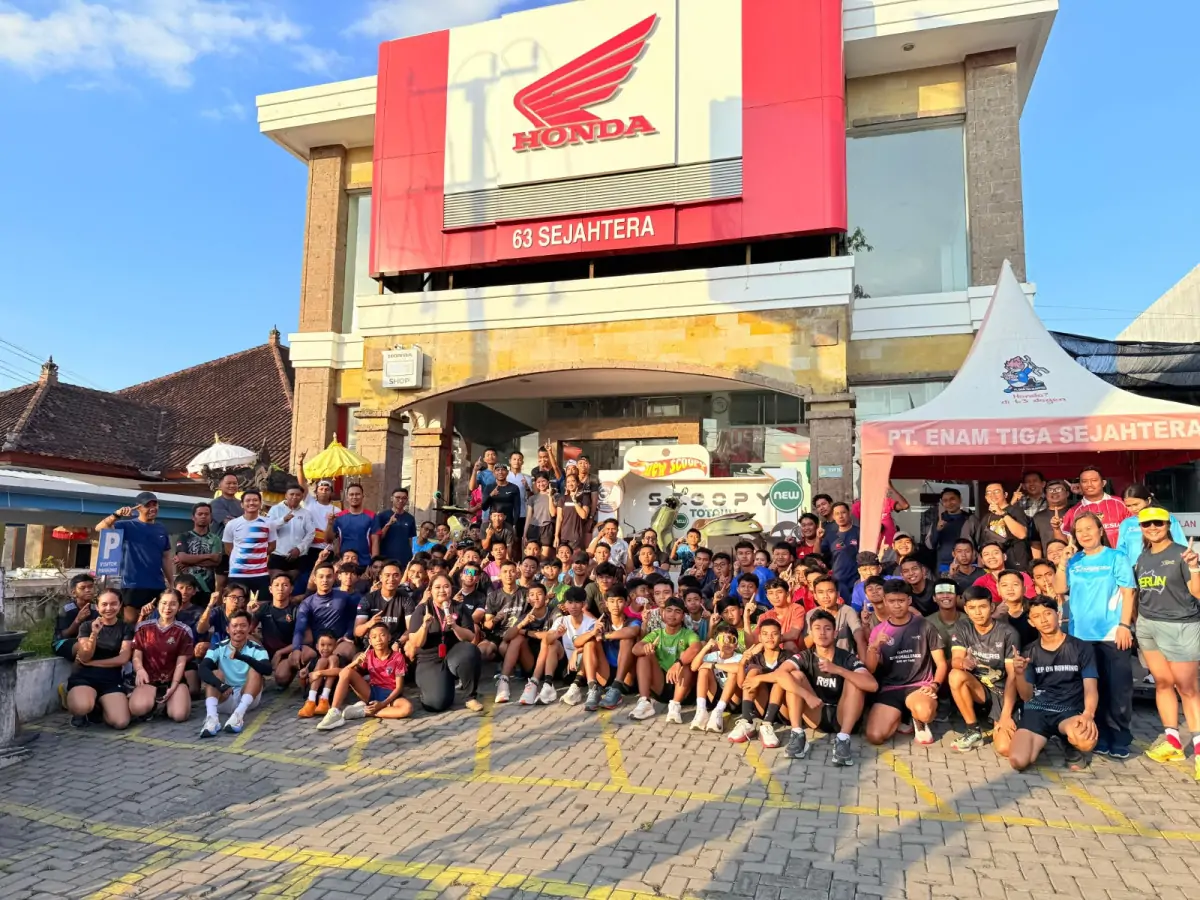 Sebanyak 100 peserta, yang sebagian besar berasal dari kalangan Gen Z, turut ambil bagian dalam kegiatan Scoopy Easy Run.