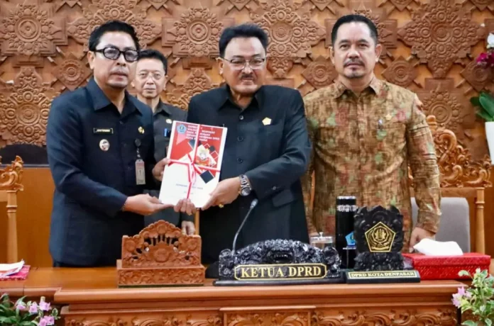 Wakil Wali Kota Denpasar, I Kadek Agus Arya Wibawa, menyampaikan usulan perubahan terhadap Peraturan Daerah (Perda) Nomor 5 Tahun 2023
