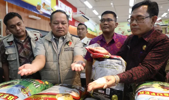 Direktorat Reserse Kriminal Khusus (Ditreskrimsus) Polda Bali bersama Tim Satgas Pangan menggelar inspeksi mendadak (sidak) pada Selasa 22 Juli 2025, menyasar beberapa titik rawan dugaan beras oplosan di Kota Denpasar.