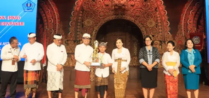 Pemerintah Kota Denpasar bersama Tim Penggerak PKK Kota Denpasar memperingati Hari Kesatuan Gerak (HKG) PKK ke-53