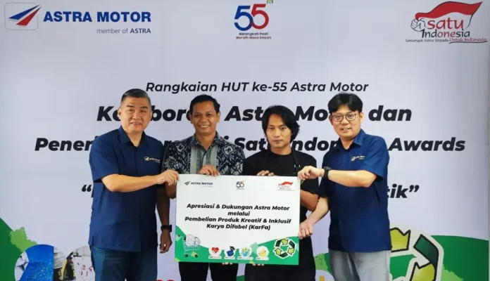 Dalam perayaan HUT ke-55, Astra Motor menegaskan komitmennya mengapresiasi KarFa sekaligus mendukung semangat inklusivitas dengan membeli produk-produk hasil olahan KarFa untuk digunakan di jaringan Main Dealer Astra Motor Bali (22/07/2025).