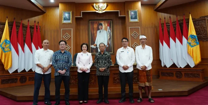 Berikut satu kalimat sederhana tentang pertemuan tersebut: Gubernur Bali Wayan Koster menerima kunjungan Wakil Menteri Luar Negeri Jepang, Akiko Ikuina, untuk mempererat kerja sama Bali dan Jepang di berbagai bidang.