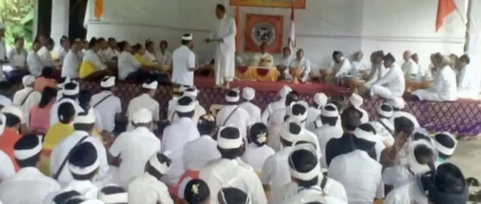 Komitmen ITB STIKOM Bali mendukung pelestarian budaya dan pendidikan Hindu ditunjukkan lewat pengabdian masyarakat di Pasraman Capung Mas
