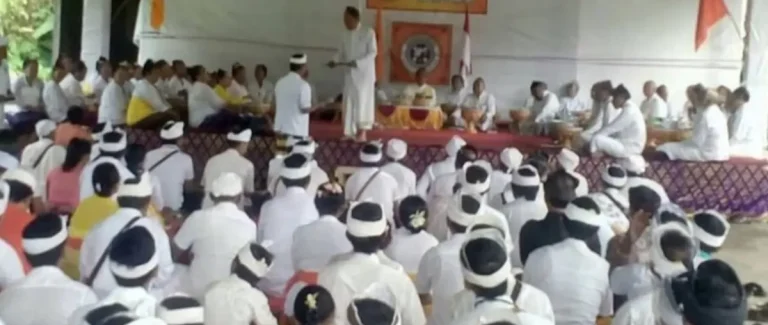 Komitmen ITB STIKOM Bali mendukung pelestarian budaya dan pendidikan Hindu ditunjukkan lewat pengabdian masyarakat di Pasraman Capung Mas