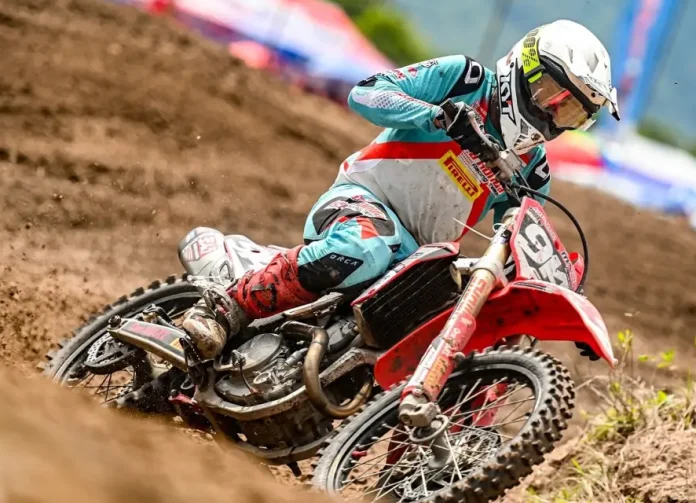 Pebalap andalan AHRT, Arsenio Algifari, siap menunjukkan performa terbaiknya pada putaran ketiga Kejurnas Motocross Indonesia 2025 kelas MX2