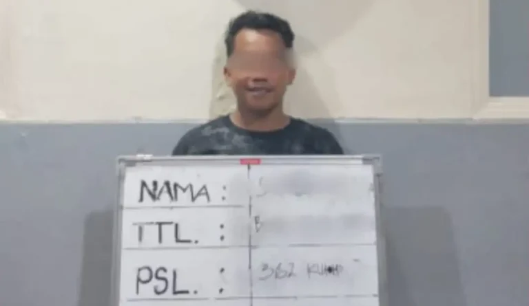 Seorang pria berinisial S (25), asal Brebes, Jawa Tengah, tak berkutik saat diamankan Unit Reskrim Polsek Denpasar Timur karena mencuri uang.