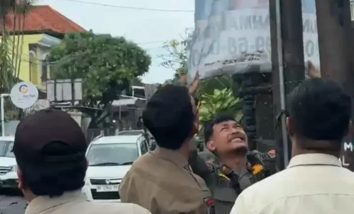Satuan Polisi Pamong Praja (Satpol PP) Kota Denpasar kembali menggelar kegiatan penertiban spanduk promosi yang sudah kedaluwarsa