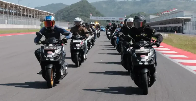 Instruktur Safety Riding Astra Motor Bali, Yosepth Klaudius, menegaskan bahwa kegiatan di sirkuit tetap membutuhkan disiplin