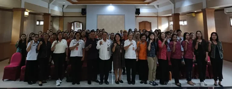 Ketua TP PKK Kota Denpasar Ny. Sagung Antari Jaya Negara menggelar sosialisasi pola asuh anak di era digital untuk mengajak orang tua lebih bijak dalam mendampingi anak menggunakan teknologi.