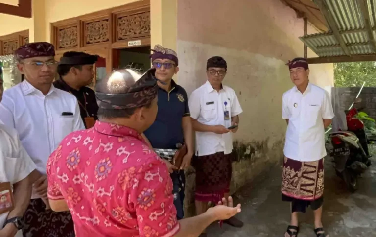 Wakil Bupati Buleleng, Gede Supriatna, melakukan inspeksi langsung ke SD Negeri 1 Silangjana, Kecamatan Sukasada, Kamis 14 Agustus 2025.