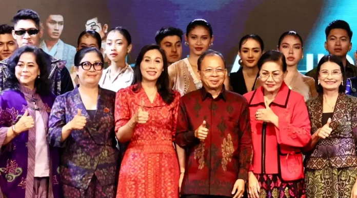 Ketua Dekranasda Kabupaten Tabanan, Rai Wahyuni Sanjaya, menegaskan pentingnya mengembangkan fashion berbasis budaya lokal