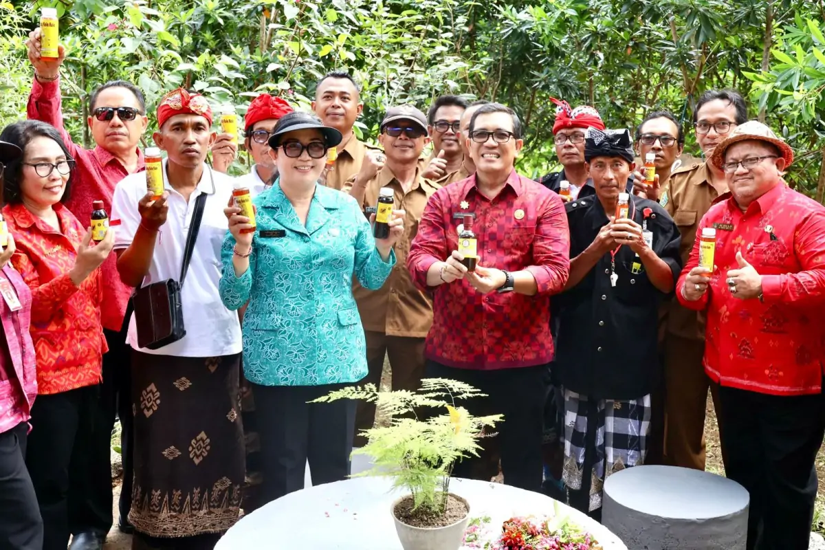 Bupati Tabanan dan Ketua TP PKK menggelar “Bungan Desa” di Desa Wanasari dengan berbagai pelayanan dan bantuan untuk mendukung kesejahteraan warga.