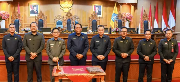 Pemerintah Kabupaten Badung bersama DPRD Kabupaten Badung resmi menyepakati tiga rancangan peraturan daerah (Ranperda) penting Pemerintah Kabupaten Badung bersama DPRD Kabupaten Badung resmi menyepakati tiga rancangan peraturan daerah (Ranperda) penting