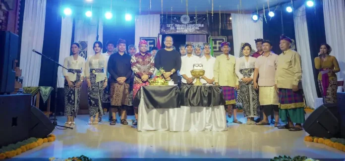 Wabup Badung Bagus Alit Sucipta menghadiri perayaan HUT Ke-52 Sekaa Teruna Taman Swastika, Banjar Alangkajeng, Desa Mengwi, Kecamatan Mengwi, Badung, Minggu (10/8).