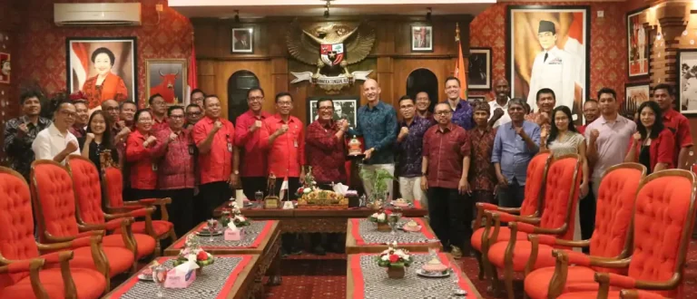 Pemkab Tabanan bersama Marriott Group International melepas distribusi perdana telur ayam bahagia sebagai bentuk dukungan terhadap ekonomi kerakyatan dan pangan berkelanjutan.