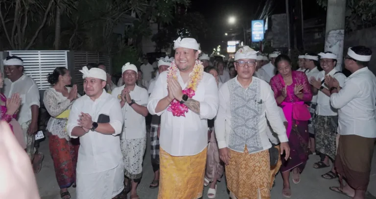 Wabup Bagus Alit Sucipta menghadiri Karya Padudusan Alit di Pura Batan Bingin Dadia Pratisentana Pasek Padang Subadra, Tanjung Benoa, Jumat (15/8).