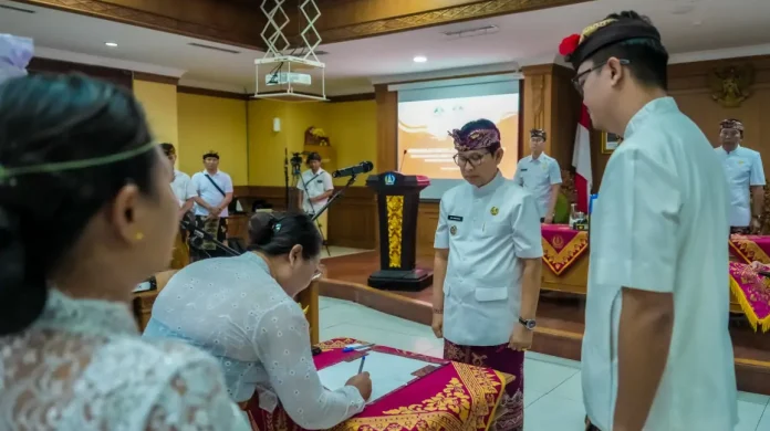 Bupati Badung I Wayan Adi Arnawa melantik dan mengambil sumpah 61 pejabat di lingkungan Pemerintah Kabupaten Badung, Kamis 14 Agustus 2025