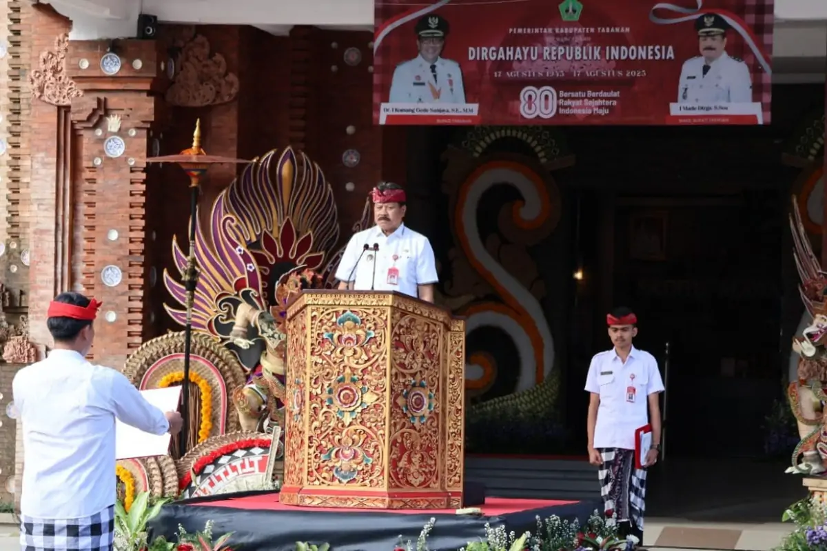 Pemkab Tabanan menggelar upacara HUT ke-67 Provinsi Bali dengan tema Amukti Bali Hita, dipimpin Wakil Bupati I Made Dirga dan dihadiri Forkopimda serta tokoh masyarakat.