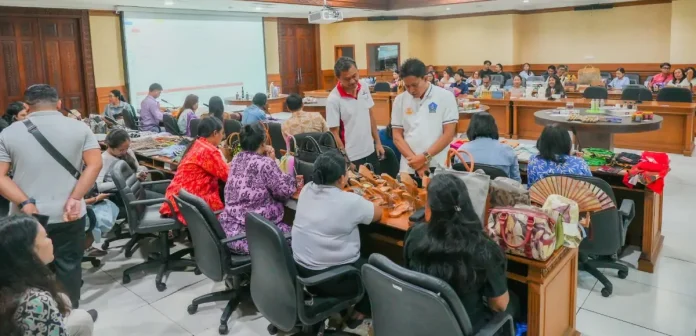 Diskop UKMP Badung mengadakan kurasi produk UMKM sebagai persiapan Badung UMKM Week 2025, dengan tujuan memilih produk terbaik untuk promosi dan pengembangan pasar jangka panjang.