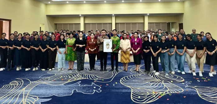 Wakil Bupati Jembrana, I Gede Ngurah Patriana Krisna, menghadiri dan memberikan apresiasi pada puncak peringatan Hari Anak Nasional 2025 yang digelar dengan berbagai kegiatan edukatif dan kreatif.