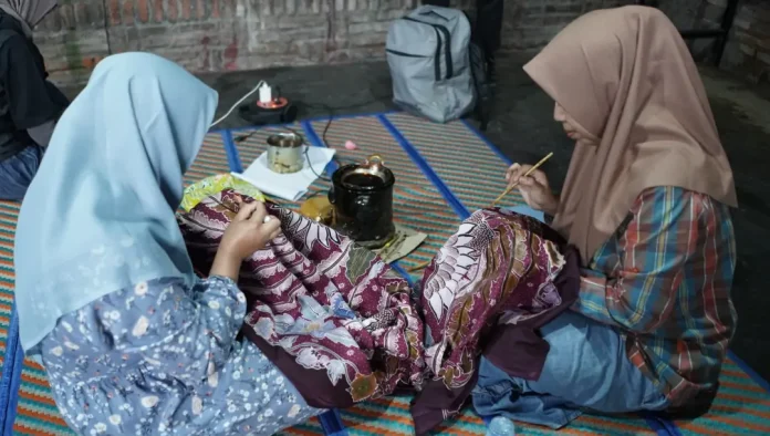 Di lereng Gunung Pucung, Desa Bumiaji menyimpan cerita perubahan dari langkah sederhana seorang perempuan bernama Anjani Sekar Arum.