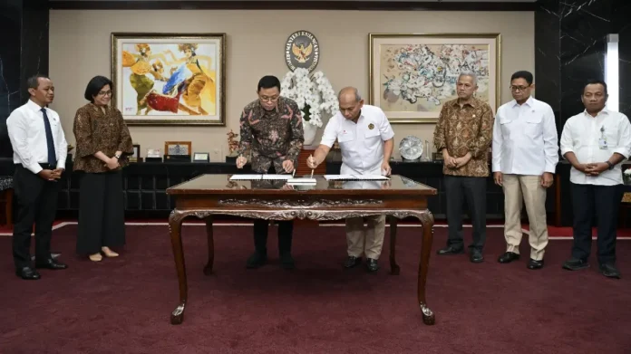 DJP, Ditjen Minerba, dan SKK Migas menandatangani kerja sama yang disaksikan oleh Menteri Keuangan dan Menteri ESDM untuk meningkatkan penerimaan negara dari sektor tambang dan migas.