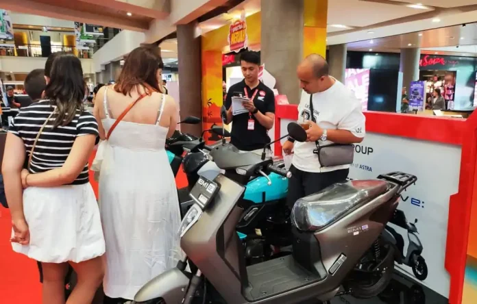 Deretan sepeda motor listrik dari Honda sukses mencuri perhatian pengunjung dalam ajang SPEKTRA Meriah 2025