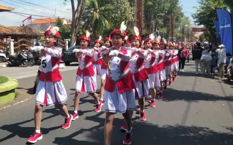 Pemerintah Kabupaten Buleleng menyelenggarakan Lomba Gerak Jalan 17 Kilometer Tingkat Dewasa Putri yang digelar di kawasan GOR Bhuwana Patra