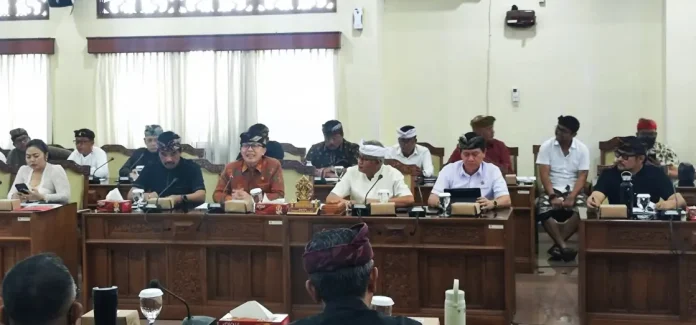 DPRD Provinsi Bali melalui Komisi I dan Komisi IV menggelar rapat pembahasan terhadap Rancangan Peraturan Daerah tentang Bale Kertha Adhyaksa